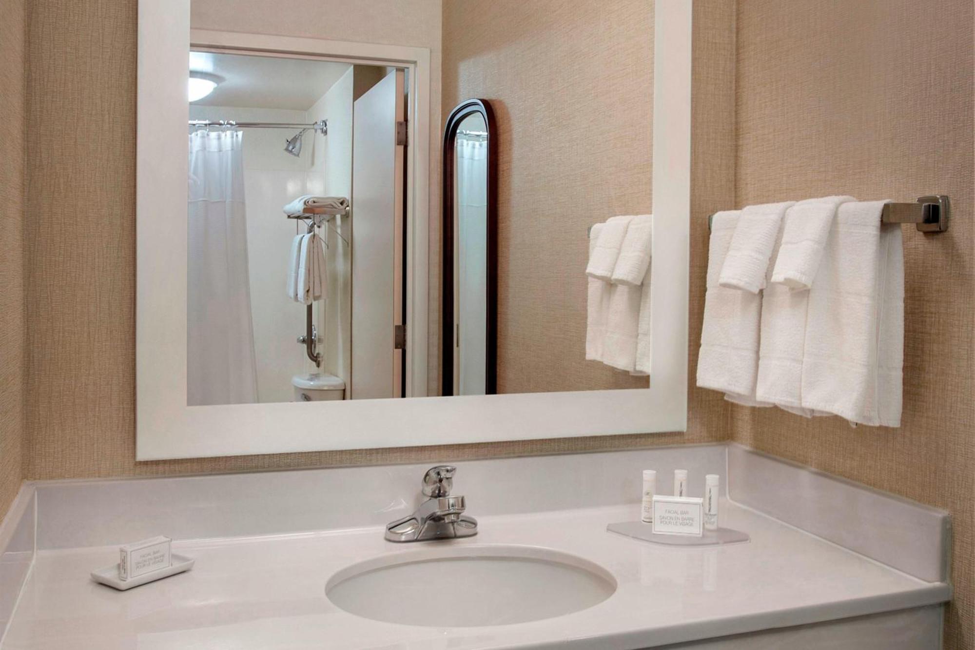 Springhill Suites By Marriott Philadelphia Уилоу Гроув Екстериор снимка